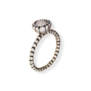 Zilveren ring met wit diamantje