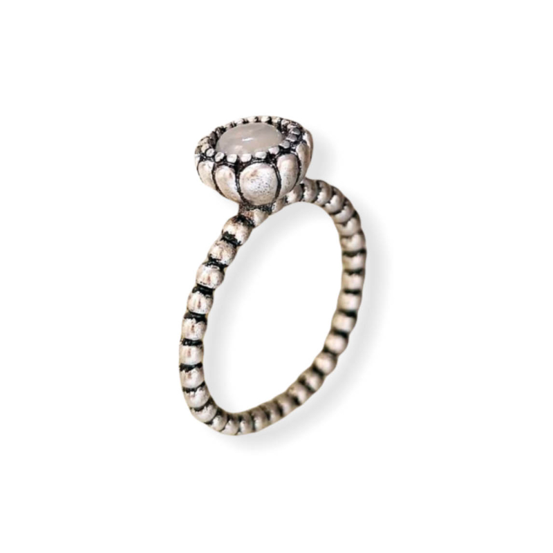 Zilveren ring met wit diamantje