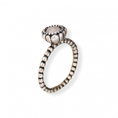 Zilveren ring met wit diamantje Zilveren ring met wit diamantje