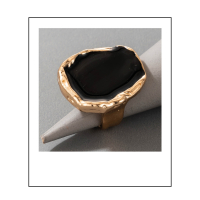 Gouden ring met zwart vlak