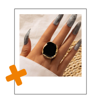 Gouden ring met zwart vlak